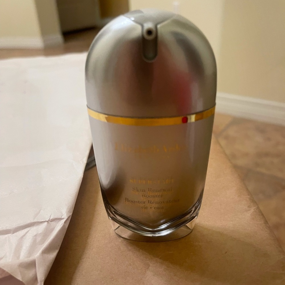 Elizabeth Arden skin renewal booster serum full size! Great deal